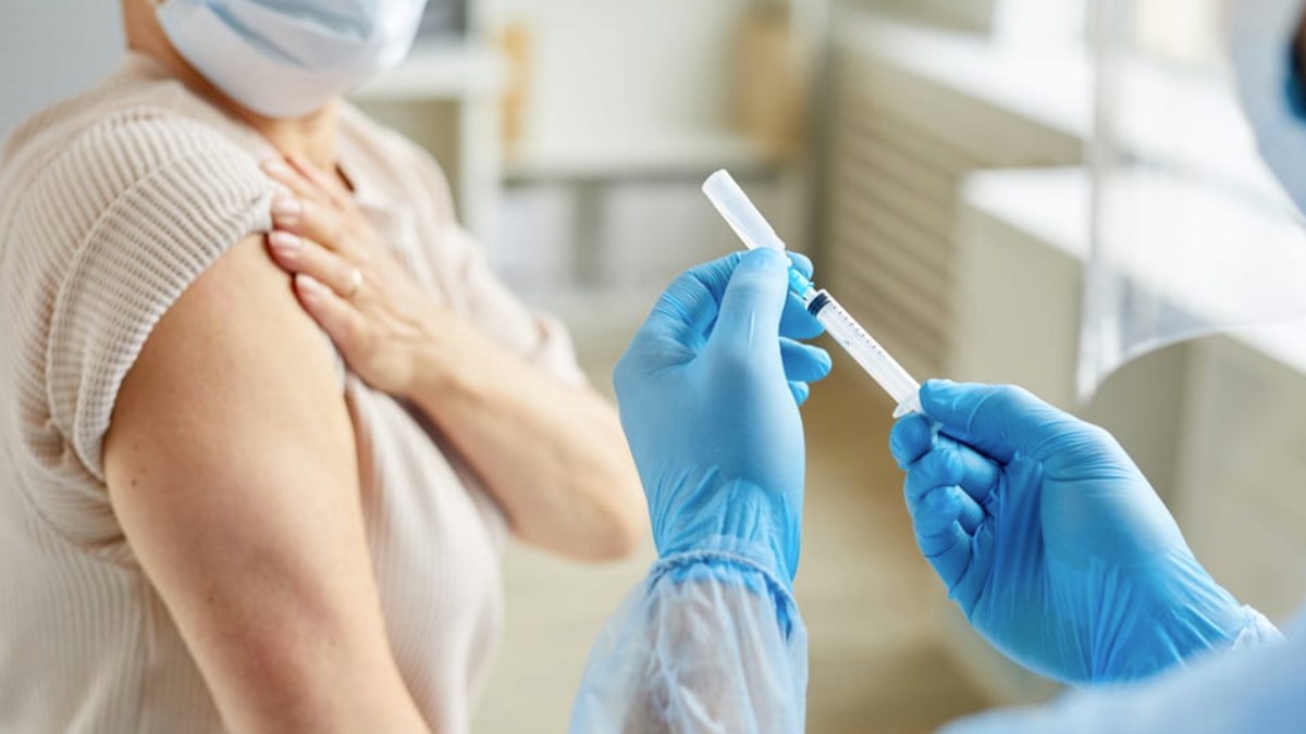 do flu vaccines contain live viruses