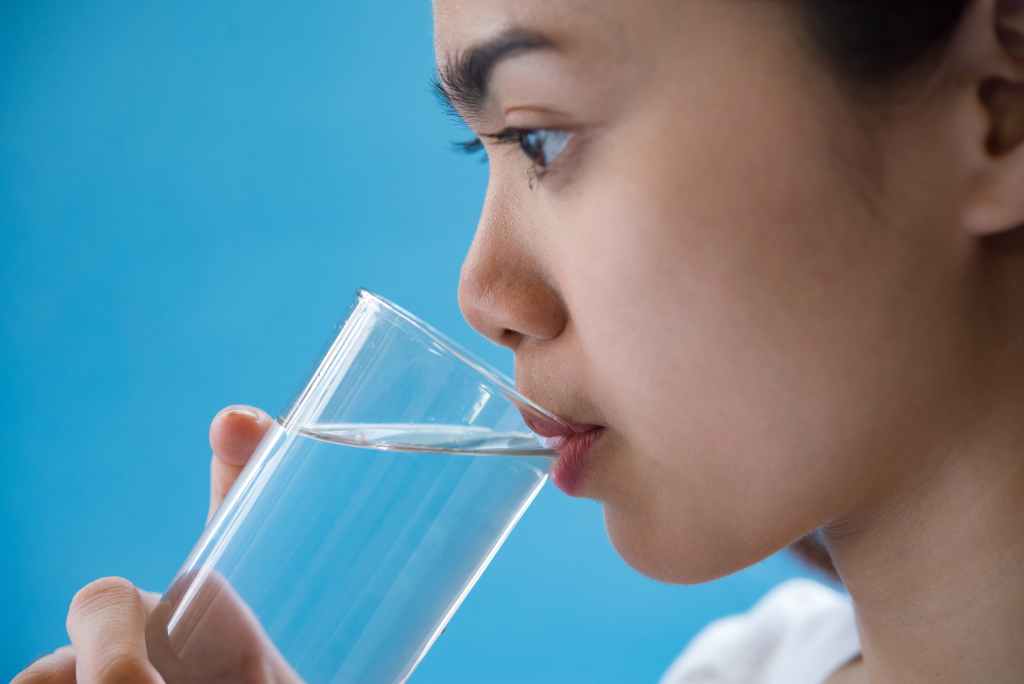 woman drink water after take medicine 1