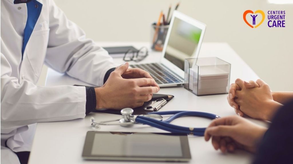 urgent-care-bay-ridge-brooklyn-doctor-consulting-patient