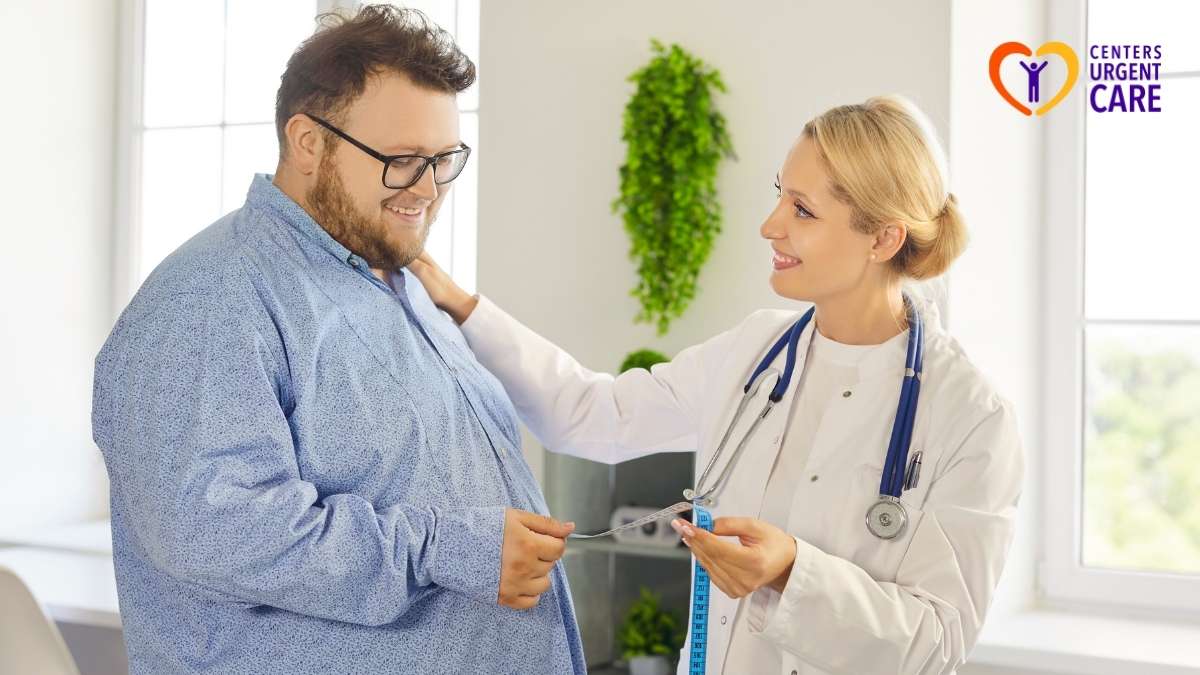 urgent-care-middle-village-queens-doctor-examining-patient